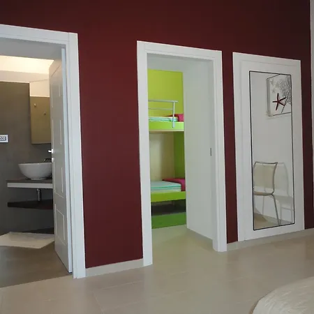 Lucia Villa *