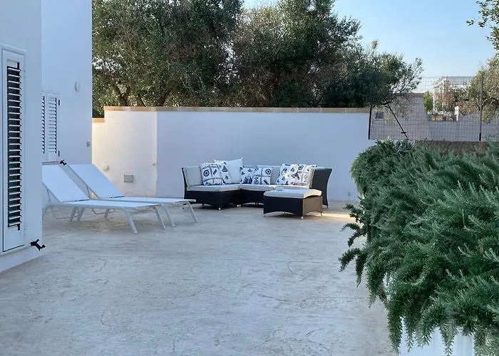 Lucia Villa *