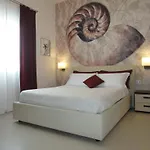 Lucia Villa *