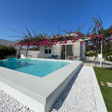 Lucia Villa *